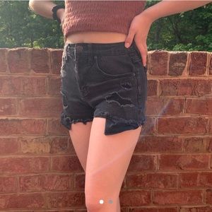 AÉROPOSTALE BLACK DISTRESSED SHORTS